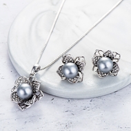 Picture of Classic Small Necklace and Earring Set in Exclusive Design