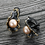 Picture of Nice Artificial Pearl Gunmetal Plated Stud Earrings