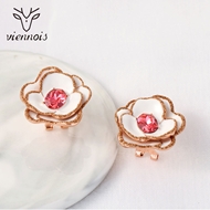 Picture of Wholesale Gold Plated Flowers & Plants Stud Earrings with No-Risk Return