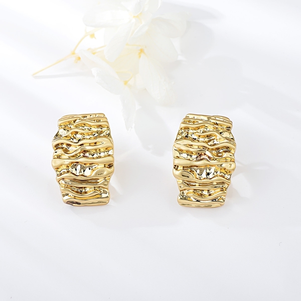 Picture of Pretty Medium Gold Plated Stud Earrings