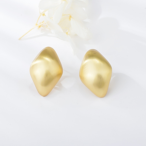 Picture of Zinc Alloy Medium Stud Earrings with Full Guarantee