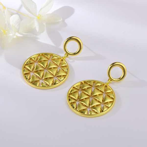 Picture of Dubai Zinc Alloy Dangle Earrings with 3~7 Day Delivery