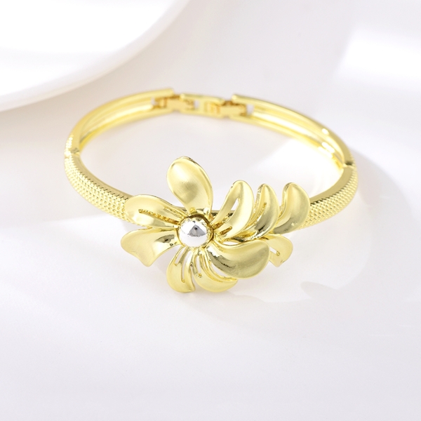 Picture of Delicate Big Dubai Fashion Bangle