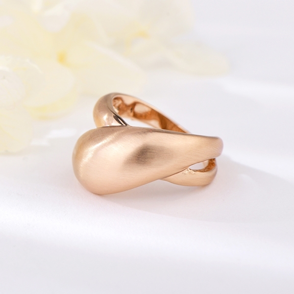 Picture of Dubai Gold Plated Fashion Ring in Exclusive Design