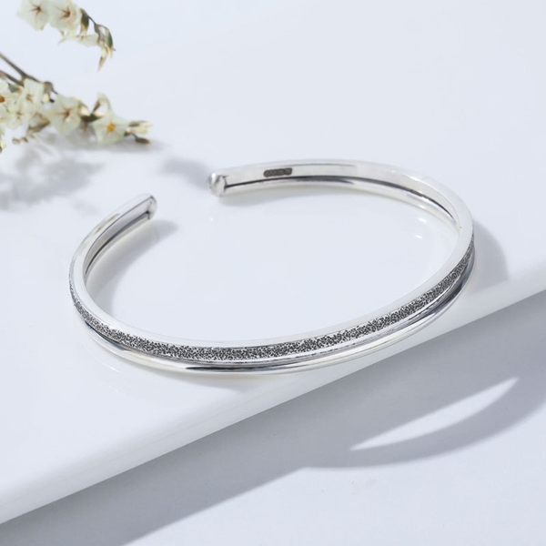 Picture of Distinctive Platinum Plated Small Fashion Bangle with Low MOQ