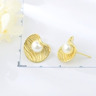 Picture of Classic Medium Stud Earrings with Fast Shipping