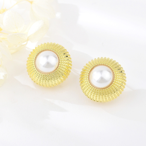 Picture of Zinc Alloy Gold Plated Stud Earrings Factory Supply