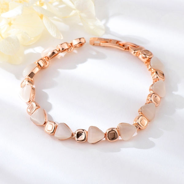 Picture of Impressive White Zinc Alloy Fashion Bracelet with Low MOQ