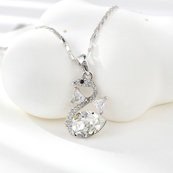 Picture of Best Swarovski Element Zinc Alloy Pendant Necklace