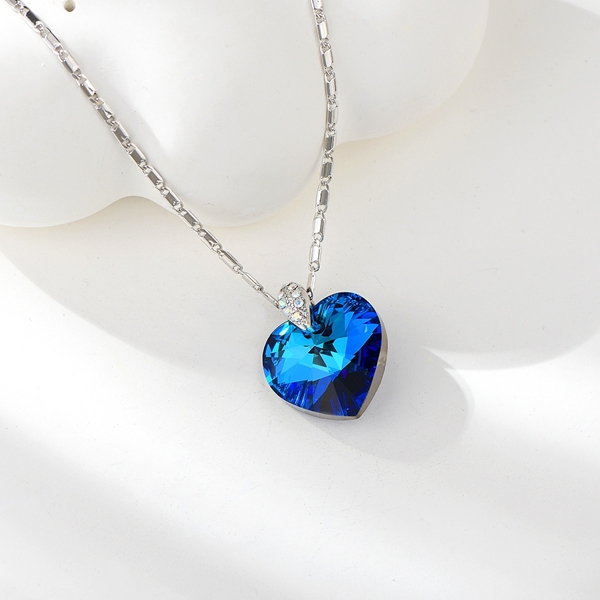 Picture of Fashion Swarovski Element Zinc Alloy Pendant Necklace