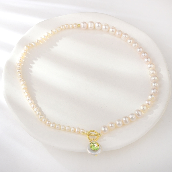 Picture of Small White Short Chain Necklace with Fast Delivery