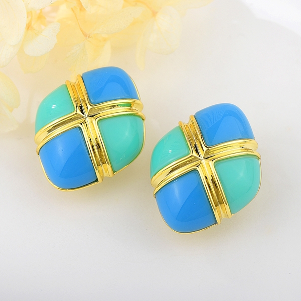 Picture of Stylish Medium Classic Stud Earrings