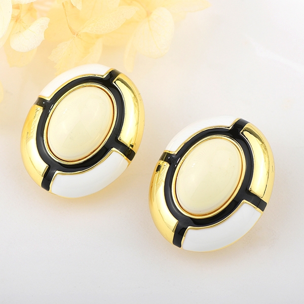 Picture of Zinc Alloy Gold Plated Stud Earrings with Full Guarantee