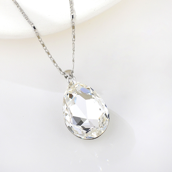 Picture of Amazing Swarovski Element Medium Pendant Necklace