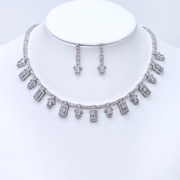 Picture of Luxury Platinum Plated 2 Piece Jewelry Set of Original Design