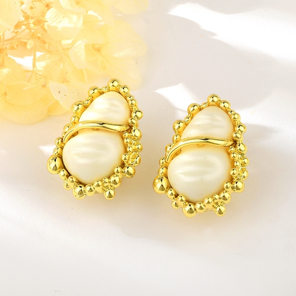 Picture of New Shell White Big Stud Earrings