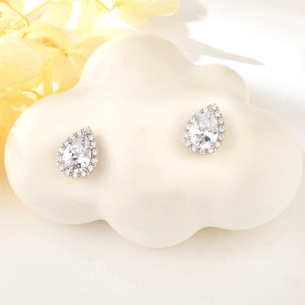 Picture of Fashion White Dangle Earrings at Unbeatable Price